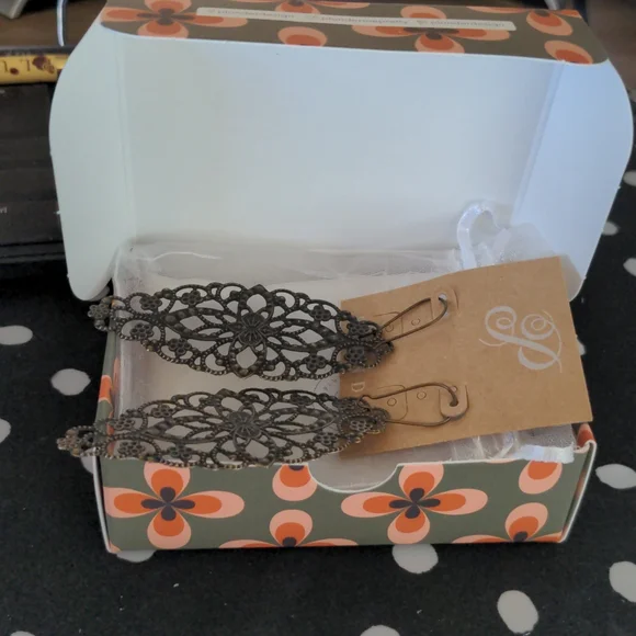 Antique Gold Filigree Earrings - Picture 4 of 4